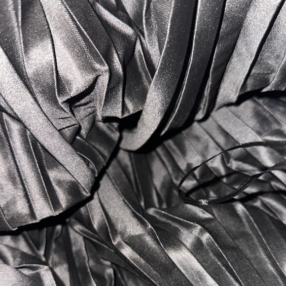 Chic Pleated A-Line Skirt - Picture 3 of 4